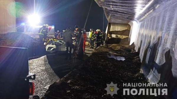 Грузовик раздавил такси в Харькове: водитель фуры был нетрезвый