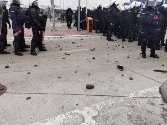 Мігранти штурмують польсько-білоруський кордон: що відомо (фото, відео)