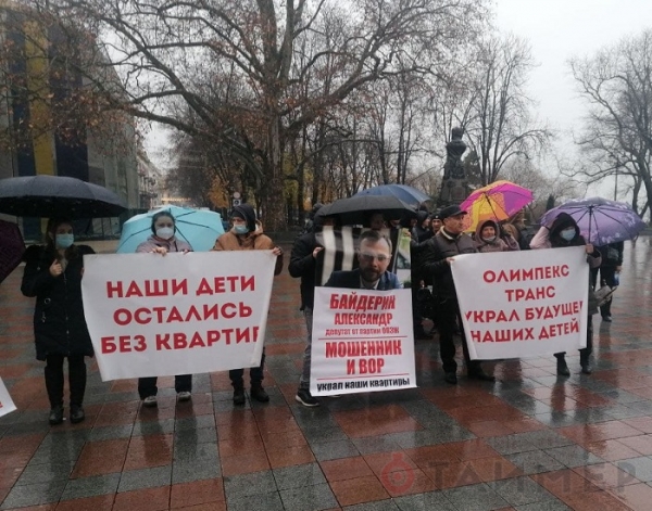 На Думской площади просят дать свет в общежитие и жалуются на адвоката