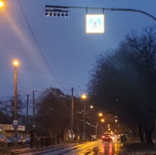 В Черноморке повесили светящиеся знаки