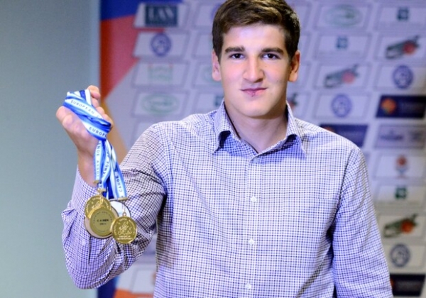 Украинский призер чемпионата мира по гребле Борислав Бизу умер в 24 года от коронавируса