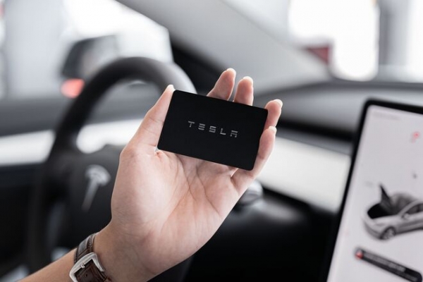 
                                                                        Илон Маск продолжает распродавать акции Tesla: его пакет уменьшился на $11 млрд
                                                                                                                                                                                                                    