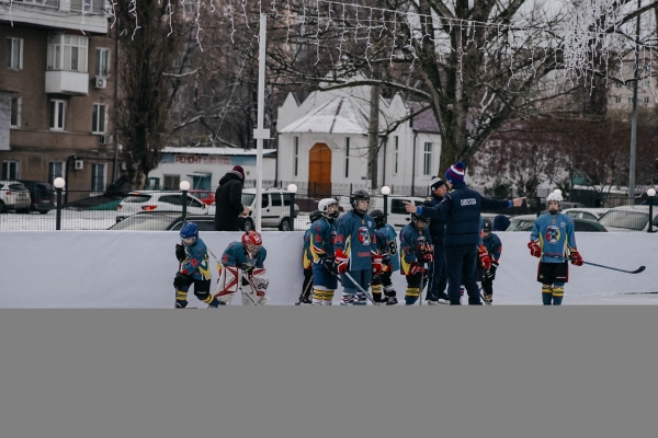 На Таирова открыли городской каток: цена, адрес и время работы. Фото
