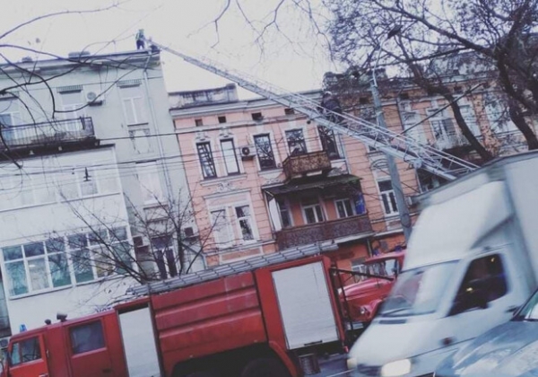 В центре Одессы загорелся памятник архитектуры: погиб мужчина (обновлено)