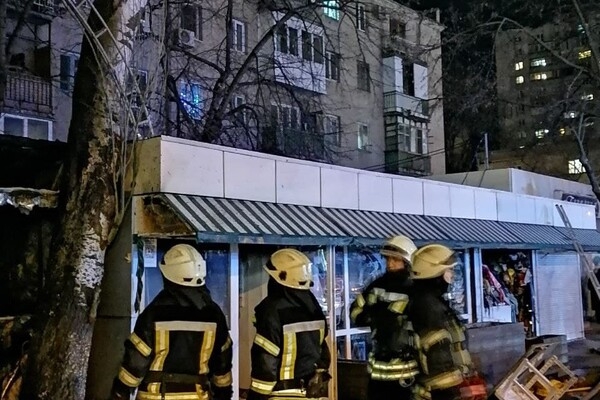 На Фонтане сгорели четыре торговых павильона