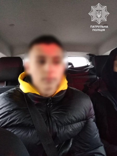 В Луцке подросток за рулем Renault влетел в толпу на «зебре»: появилось видео инцидента