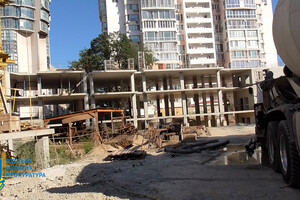 Высотки на месте теннисных кортов: одесских чиновников судят за махинации