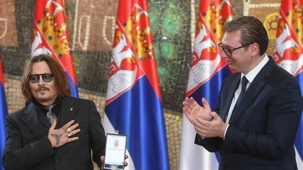 Джонні Депп отримав медаль за заслуги перед Сербією