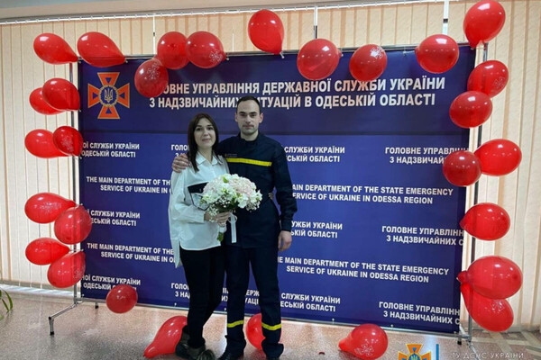 Военная романтика в Одессе: в управлении ГСЧС отметили свадьбу