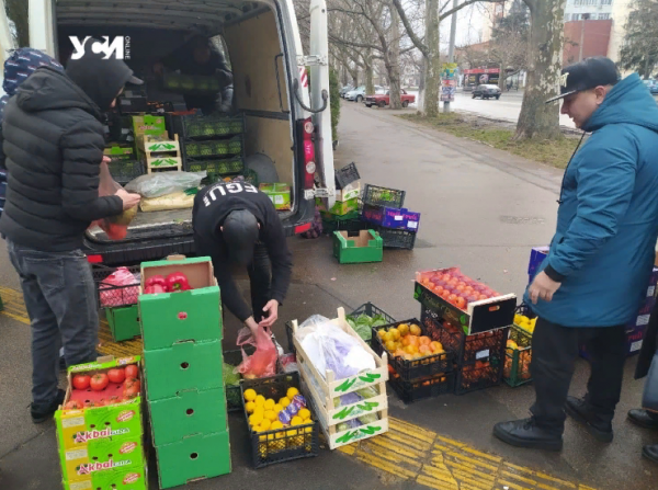 Военное положение: азербайджанцы бесплатно раздавали овощи возле парка Горького