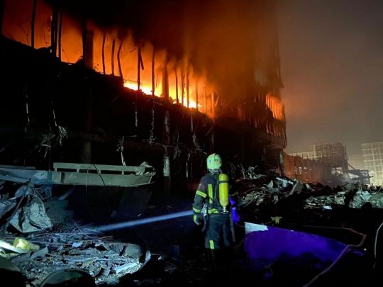 Чотири особи загинули внаслідок обстрілу ТРЦ у Подільському районі Києва, — ДСНС