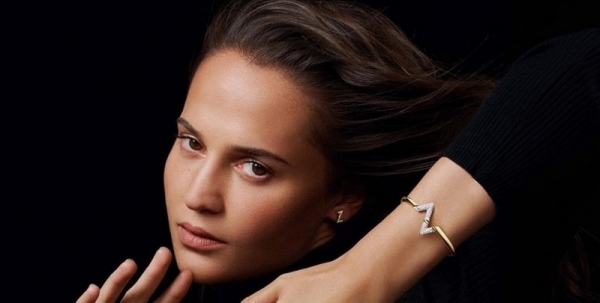 Louis Vuitton раскритиковали за коллекцию украшений с символом, напоминающим Z