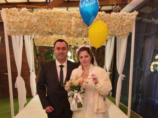 Під час весільної церемонії батьки нареченої під звуки сирен ховались у підвалі
