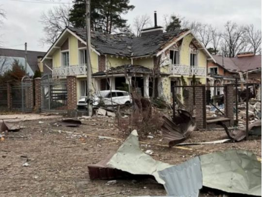 Серветки, пара курток, кросівки: окупант-мародер розповідає матері про вкрадене в покинутому українцями будинку