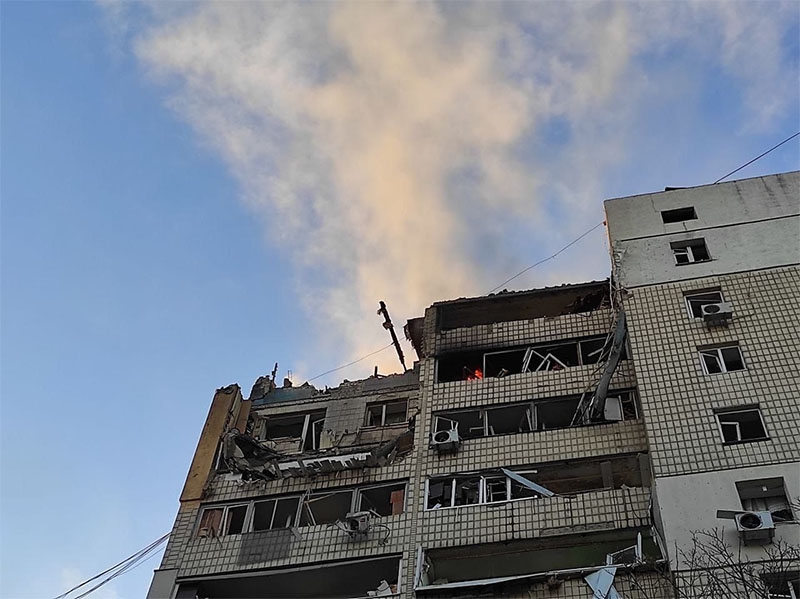 Шалені орки путіна варварськи обстріляли Київ: пошкоджено дві багатоповерхівки