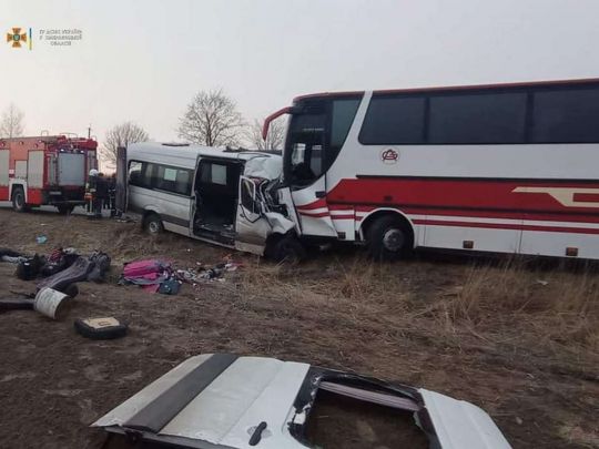 Тікали від війни: на Хмельниччині у масштабній ДТП загинули 7 людей