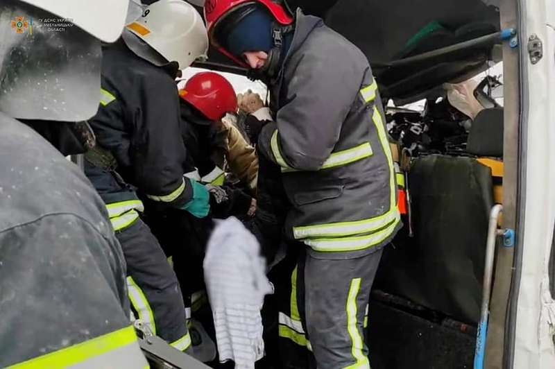 Тікали від війни: на Хмельниччині у масштабній ДТП загинули 7 людей