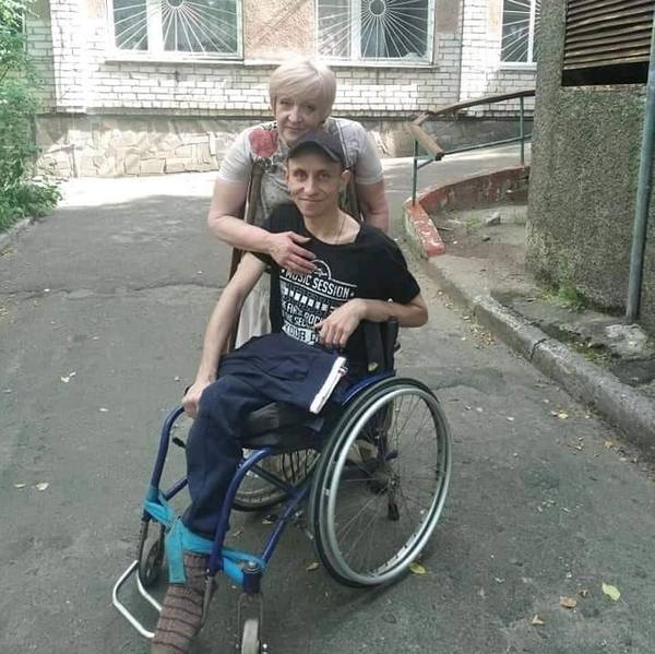 Ветеран АТО на інвалідному візку подолав 10 кілометрів, рятуючись від обстрілів окупантів