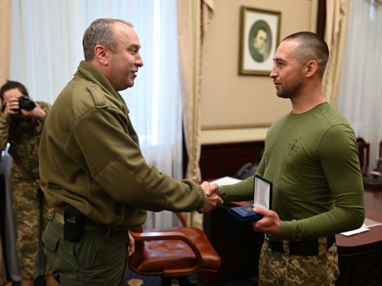 Витримав катування та психологічний тиск: автор крилатої фрази про «російський корабель» повернувся з полону