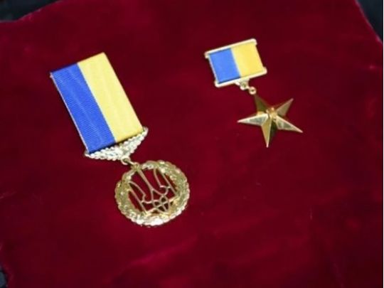 Зеленський надав звання Героя України 15 військовим: чим вони відзначилися