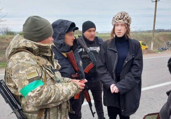26-летний парень переоделся в девушку чтобы сбежать в Молдову (видео)