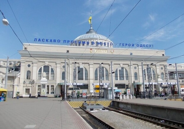 На время продленного комендантского часа в Одессе закроют железнодорожный вокзал