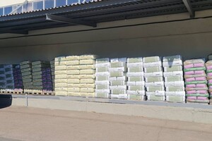 Корм для лошадей, скорые помощи и продукты: в Одессу привезли гуманитарку из Европы