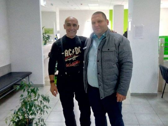 «Якщо є такі люди, точно переможемо!» — іспанець проїхав на мотоциклі 3000 км, щоб привезти в Україну медикаменти