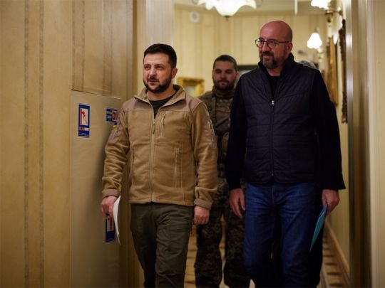 кремль «грає у футбол» сам із собою: Зеленський про «передачу» Україні проекту мирного договору