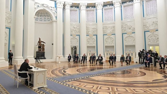 Найближчих родичів деяких наближених до путіна осіб фактично тримають у заручниках: російські інсайдери