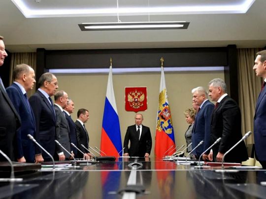 Найближчих родичів деяких наближених до путіна осіб фактично тримають у заручниках: російські інсайдери