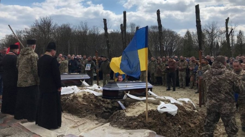 «Не приведи, Господи, комусь побачити своїх дітей такими»: як батько розшукав тіла загиблих на війні синів-воїнів