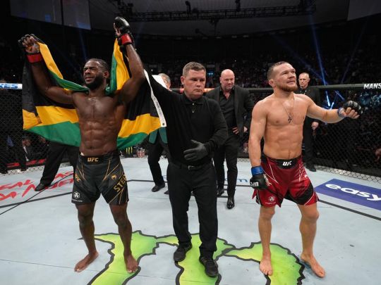 Російський боєць UFC програв чемпіонський бій та звинуватив суддів у «крадіжці»