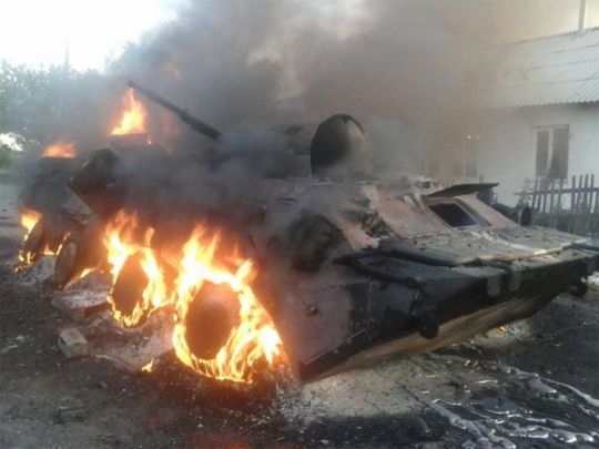 Вночі російські танки горять краще: ЗСУ показали знищення бронетехніки окупантів