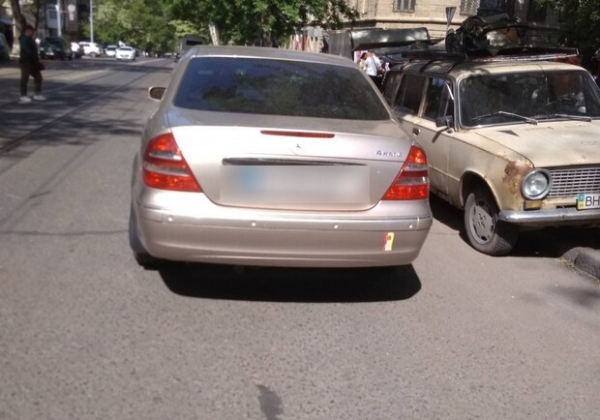 В Одессе из-за водителя Mercedes серьезно пострадал велосипедист