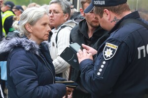 В Запорожье приехала колонна эвакуированных с завода "Азовсталь" в Мариуполе
