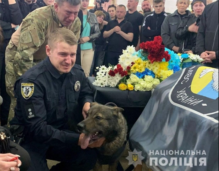 Діти більше ніколи не зможуть обійняти тата: у Рівному попрощалася з українськими воїнами, які загинули на сході