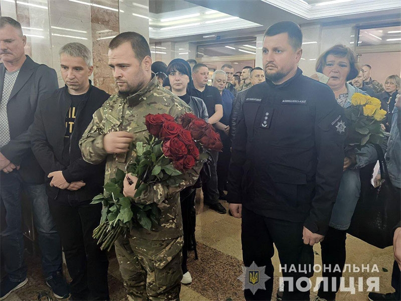 Діти більше ніколи не зможуть обійняти тата: у Рівному попрощалася з українськими воїнами, які загинули на сході