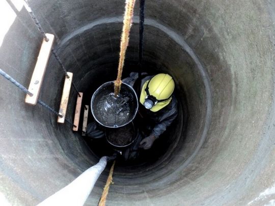Гашене вапно та сіль — і вода у криниці буде чистою та ще смачнішою