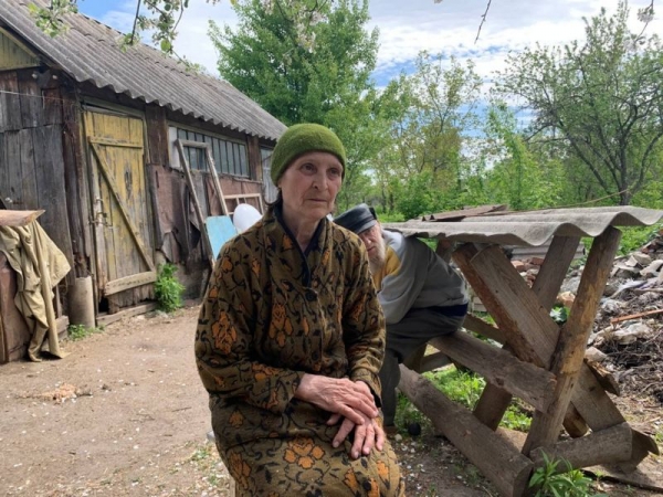 «Лучше бы я знаменитой не была». Как украинка с советским флагом стала культурным феноменом в России и что она об этом думает