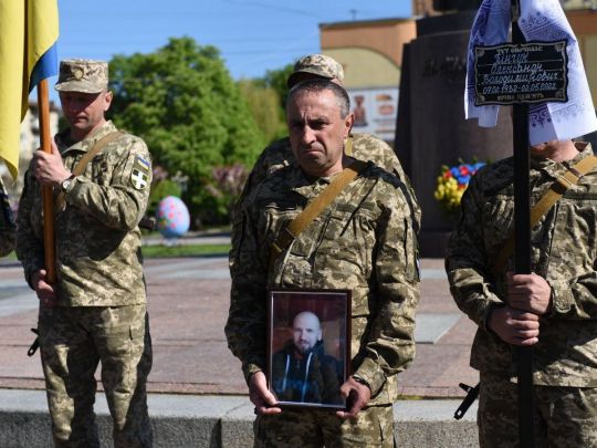 «Відслужу в армії, тоді вже вчитимусь»: на Рівненщині поховали героя, який загинув на Донбасі