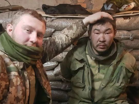 Виглядали як бомжі і їли собачий корм: волонтер розповів про дивну поведінку окупантів-бурятів під Києвом