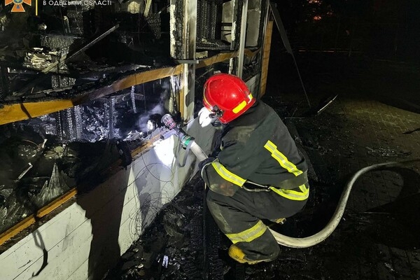 Пожар в кафе и помощь с газовым баллоном: как прошли сутки у одесских спасателей
