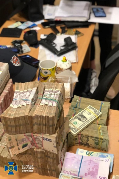 Допомагали окупантам «відмивати» криваві гроші: під Києвом викрили канал фінансування агентури рф