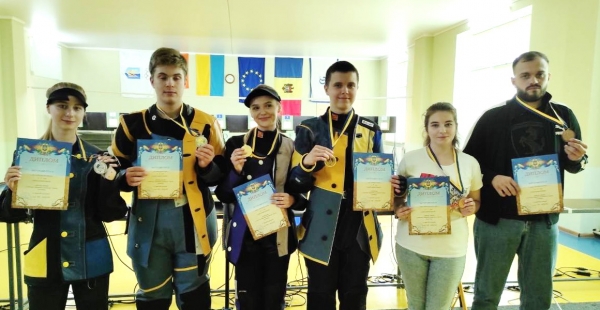 Кульова стрільба. Юні одеські спортсмени завоювали три медалі на «дорослому» чемпіонаті України