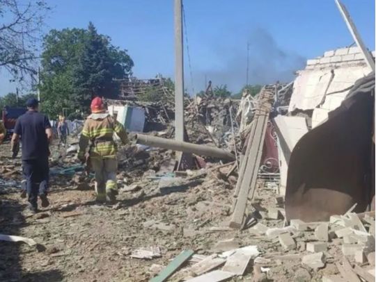 Батько знайшов сина у дворі серед уламків: стали відомі деталі загибелі хлопчика у Чаплиному (відео)