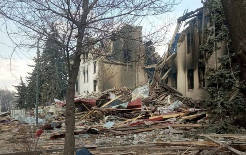 «Були бовдури, у яких російські бомби знищили будинок, а вони малювали „Z“ і робили селфі», — радник мера Маріуполя Петро Андрющенко