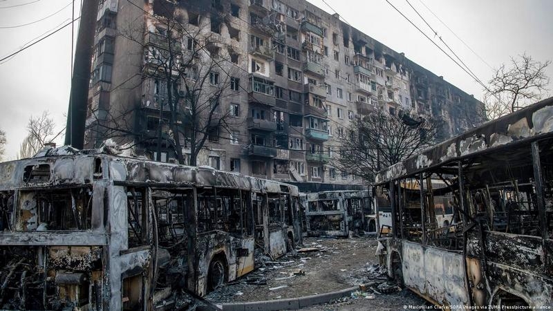 «Були бовдури, у яких російські бомби знищили будинок, а вони малювали „Z“ і робили селфі», — радник мера Маріуполя Петро Андрющенко