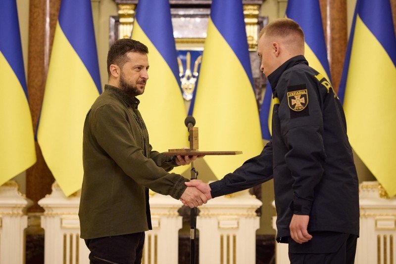 «Йшли в густій олії, яка місцями була нам по пояс, і гасили вогонь»: рятувальник Ігор Івасиков став Національною легендою України
