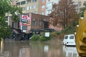 На Одессу снова обрушилась непогода: какие улицы затопило (обновлено)